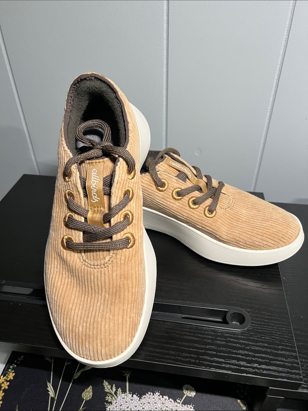 Allbirds Women's Tan Corduroy Lace-Up Sneakers Sz Women’s 6.5
